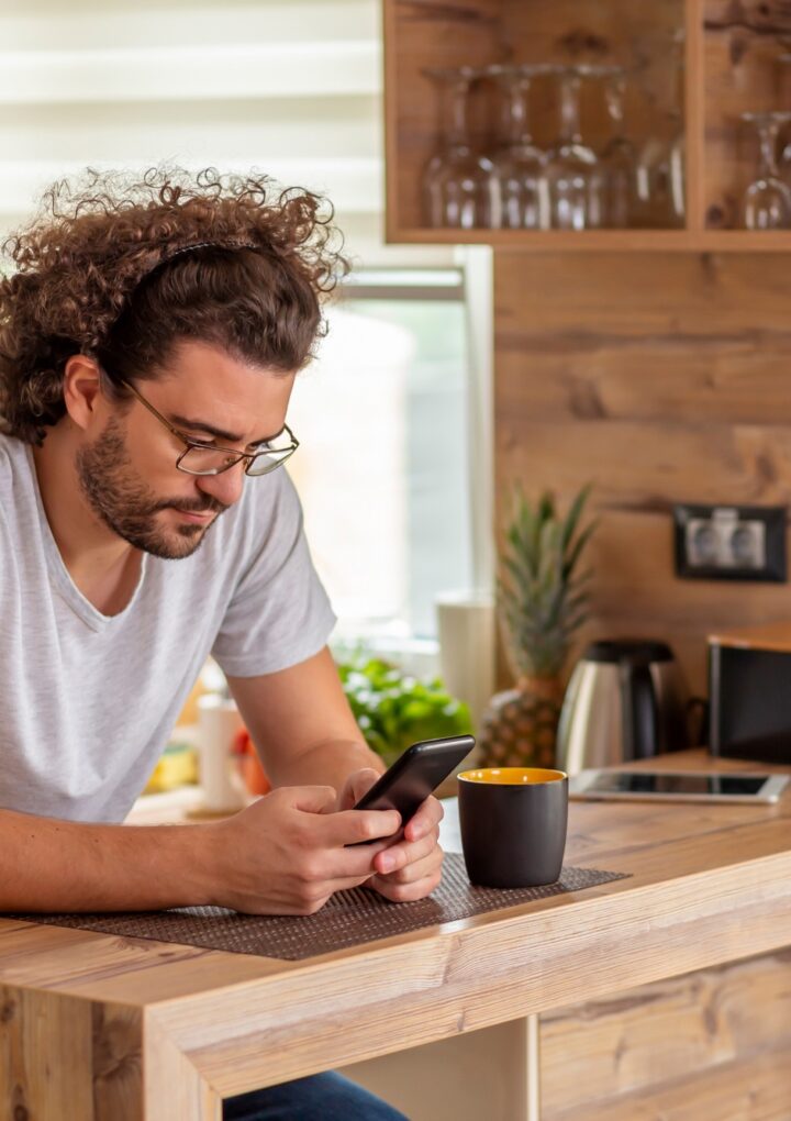 Malgré la distance c’est à toi que je pense : comment gérer l’absence présagée