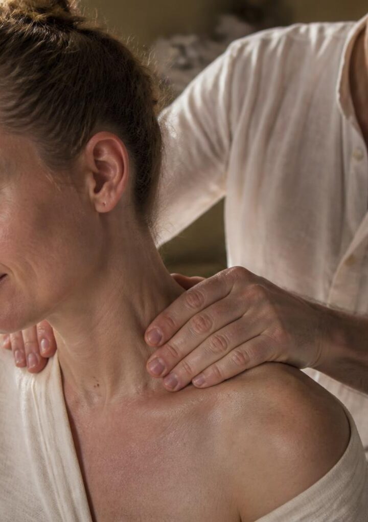 Le massage tantrique (non sexuel) : une expérience spirituelle et émotionnelle